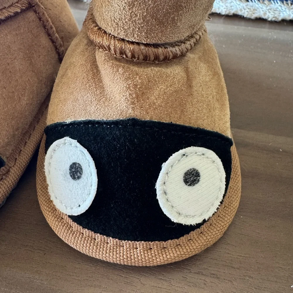 NWT Uggs Brown Baby Booties - size 1/2 baby
